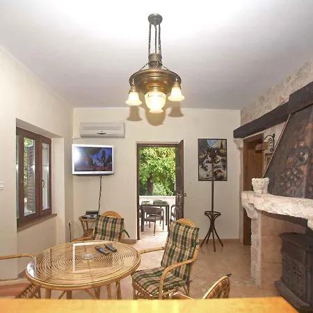 Apartment In Njivice/insel Krk 38752 *